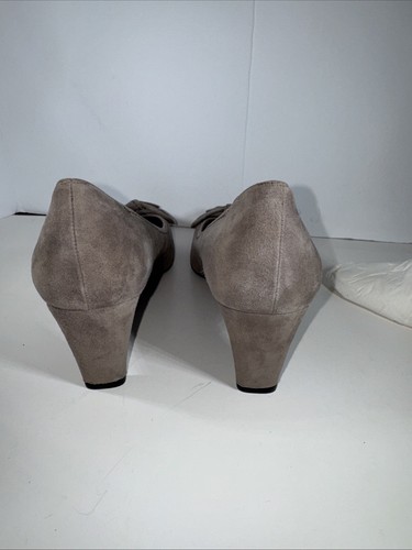Stuart Weitzman Gray Suede Bowl Accent, Mid Heel Pumps Shoes Size 8.5 - Picture 7 of 9