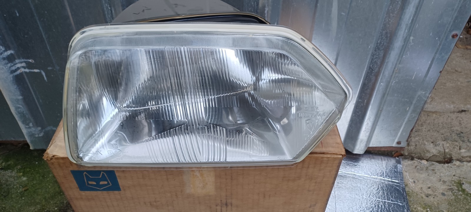 Optique de phare Citroën GS pour réparer un éclairage terni des deux côtés