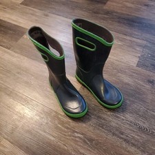 Youth Bogs Rain Boot Size 5. Navy Blue w/Green trim, Mid Calf, Excellent Con 