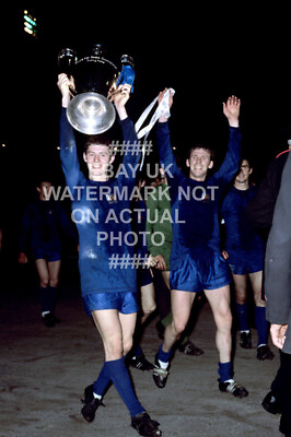 1968 EUROPEAN CUP BRIAN KIDD MANCHESTER UNITED TEAM TROPHY PHOTO