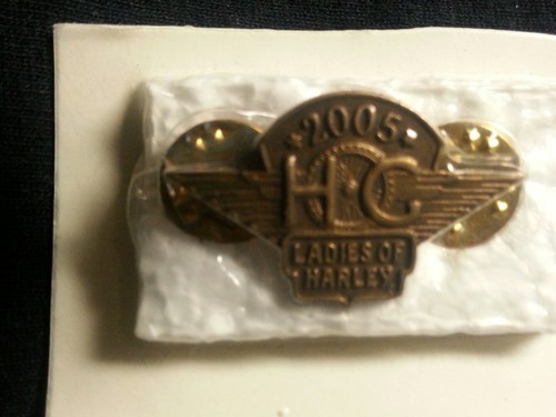 Harley-Davidson 2005 Damas De Harley Motocicleta Sombrero Pin Chaleco Chaqueta Nuevo - Imagen 7 de 7