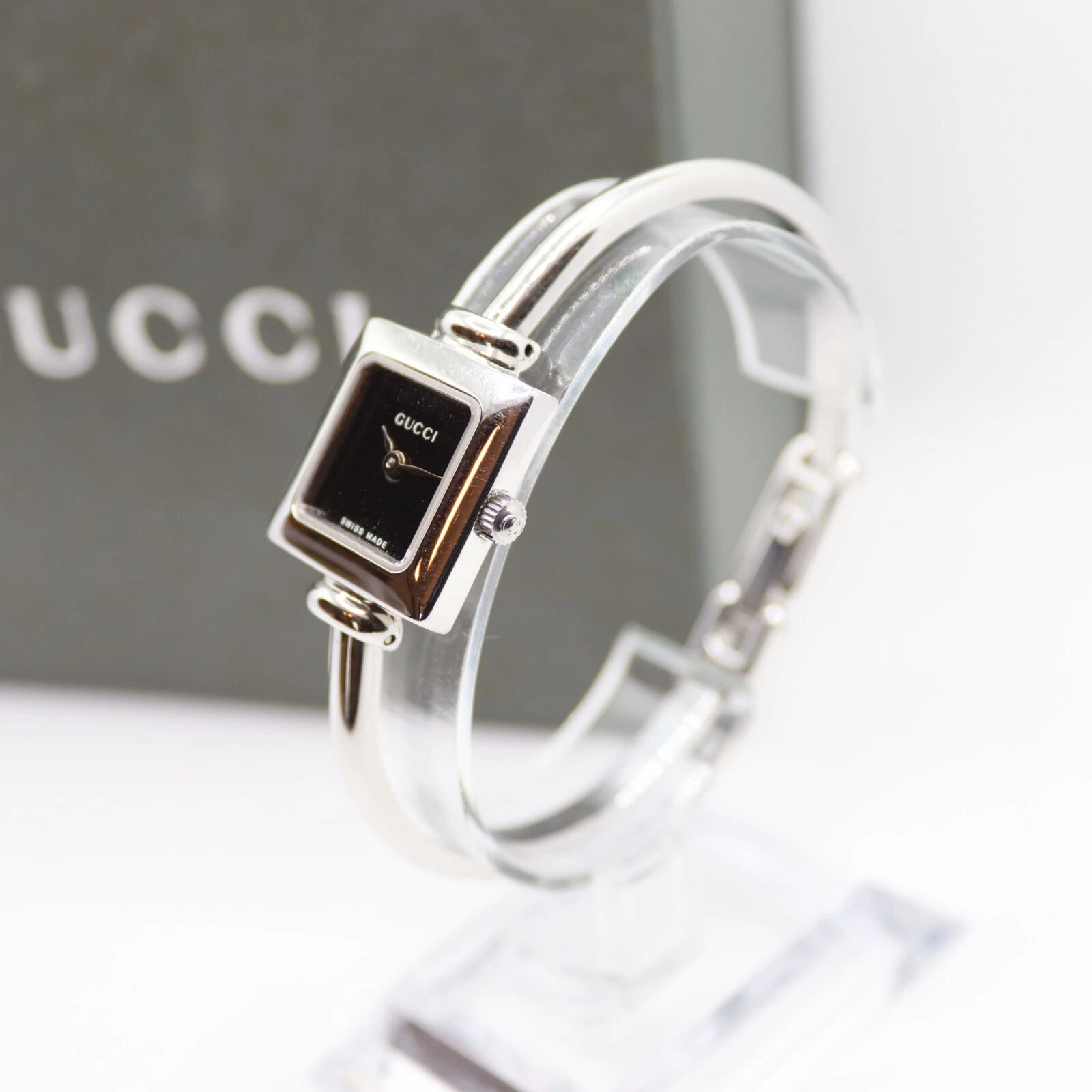 Montre femme vintage [papiers boîte presque comme neuve] bracelet Gucci 1900L cadran noir Qz