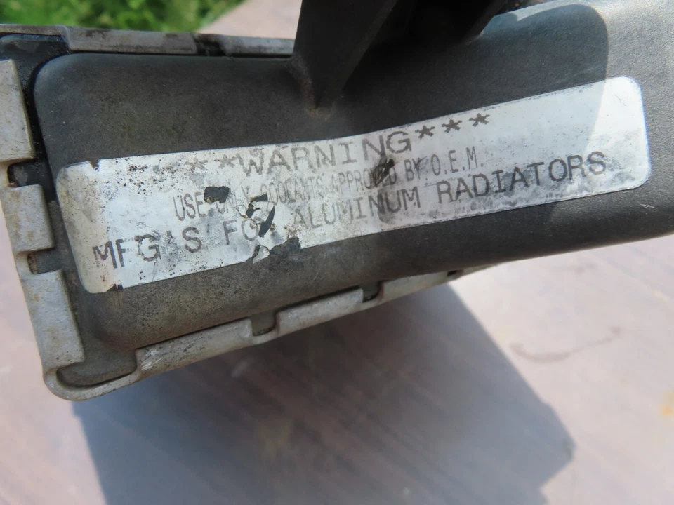 BUENO Radiador de motor Polaris OEM Motor Enfriador Radiador de refrigeración 1240015 Foto 3 de 4