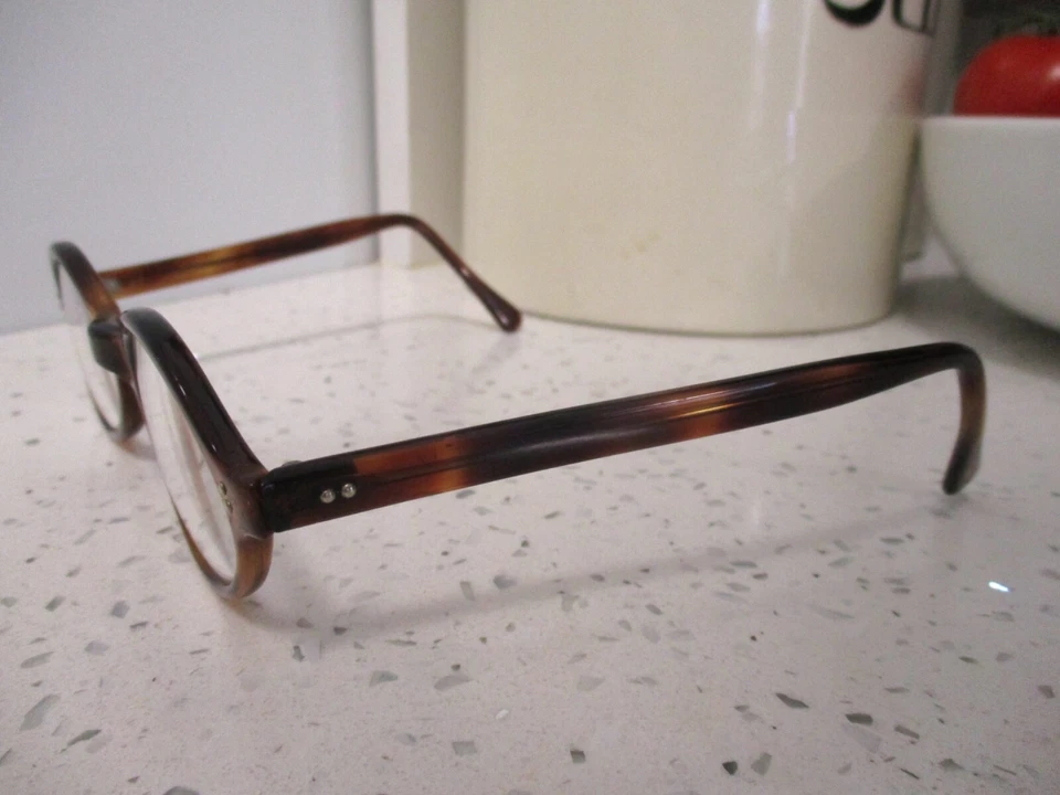 De De 5 1/2 Vintage Marrón Cuerno Ovalado Gafas de sol Monturas 48 20 145 Foto 2 de 4