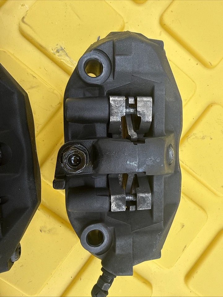 Juego de pinzas de freno delanteras derecha izquierda honda 2004 2005 cbr1000rr 2005 2006 cbr600rr Foto 4 de 4