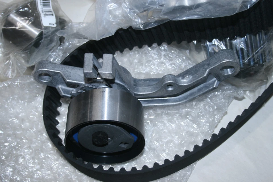 Kit de correa de distribución con bomba de agua para Jeep Liberty 2003-2005 Dayco WP265K4A Foto 4 de 4