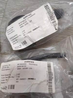 1 Pc. New 2-position 4-way Reversing Valve 5630180100 *gb