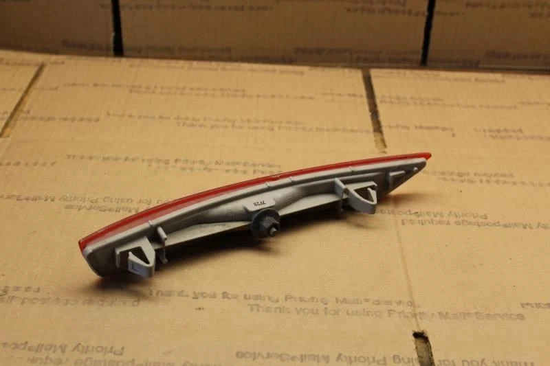 Subaru Forester 2017 2018 parachoques trasero reflector lente marcador lado derecho Foto 2 de 4