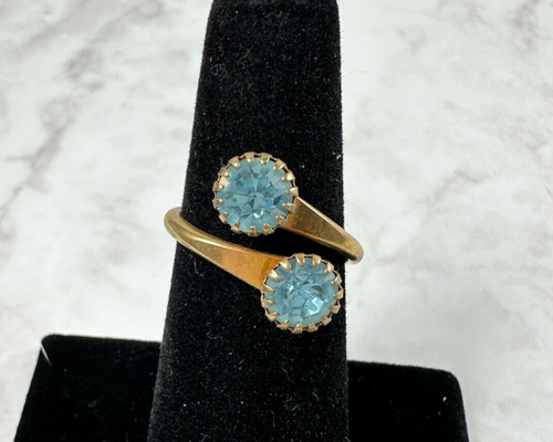 Gold Tone Wrap Ring with Two Sky Blue Crystals - Size 5.5 - Foto 1 di 4