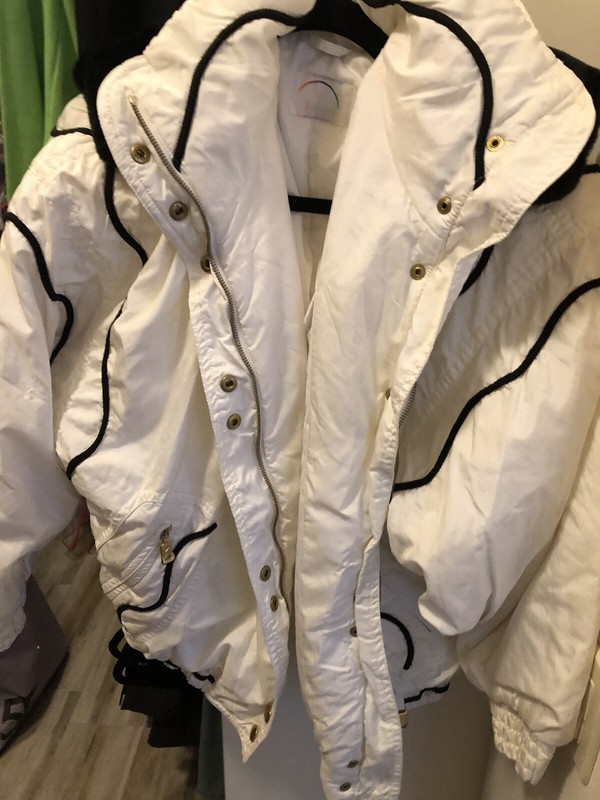 Bogner jacket. Detachable Hood. brand new size 8.