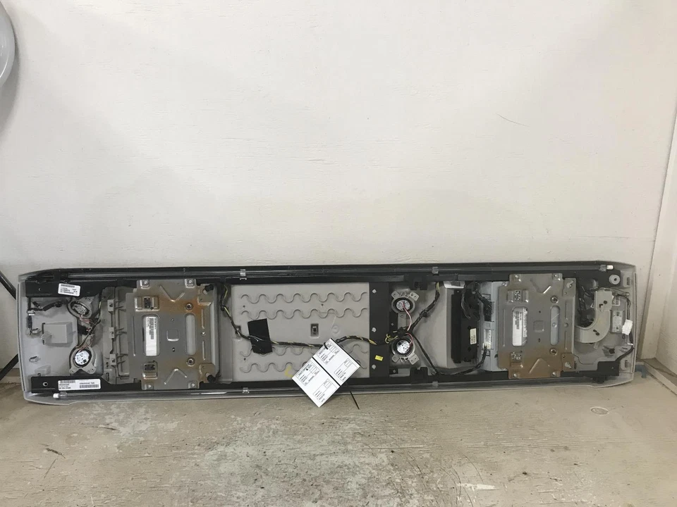 Pantalla de infoentretenimiento usada se adapta a: 2013 Chrysler Town & Country Entertainment DVD p Foto 3 de 4