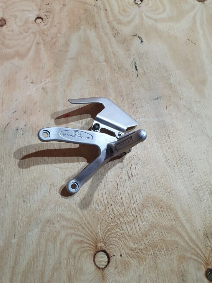 Reposapiés delantero izquierdo MV-AGUSTA BRUTALE 750 CRC 2007 Foto 2 de 4