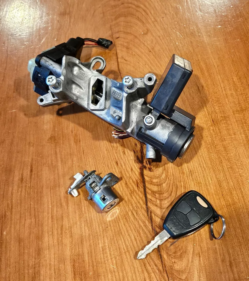 Juego de interruptor de encendido y cerradura de puerta OEM 07-11 Jeep Compass Patriot calibre y 1 llave Foto 2 de 4