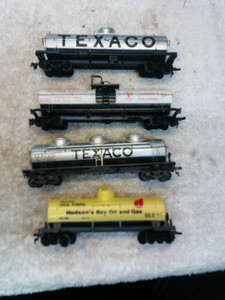 h/o scale 4 assorted tankers lifelike tyco & ???