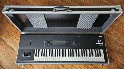 KORG M1 Synthesizer mit Hardcase und Werksound Memory Card, tadelloser Zustand