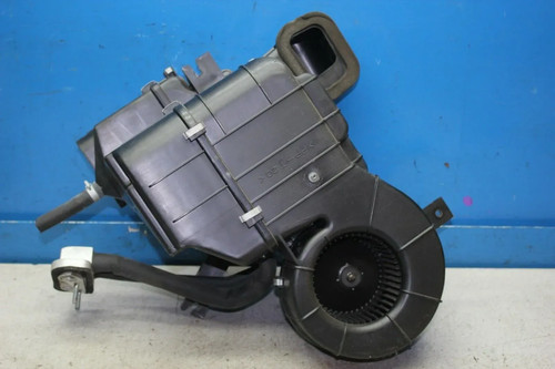 Hyundai Trajet Bj.05 Gebläsemotor Lüftermotor Klimaverdampfer mit Gehäuse hinten