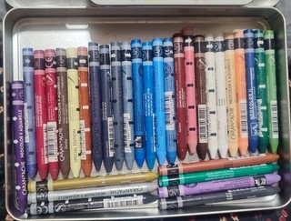 Caran d'Ache Neocolor II Aquarelle Pastels – 32 Colours – In Custom Tin.