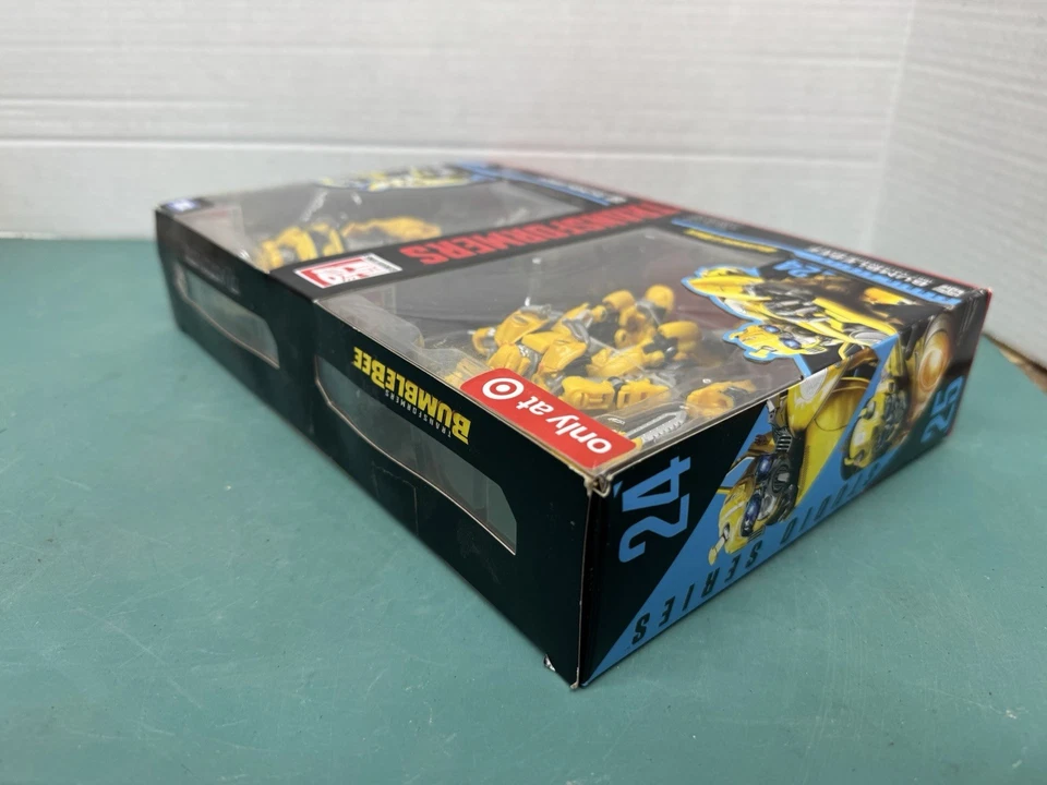 Hasbro E4688 Transformers Studio Series 24 & 25 Deluxe Class Bumblebee Pack of 2 - Image 3 of 4