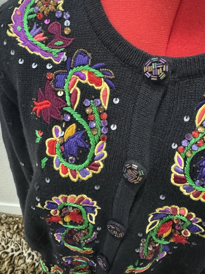 Cardigã Jack B preto rápido suéter colorido bordado floral miçangas tamanho M - Imagem 2 de 4