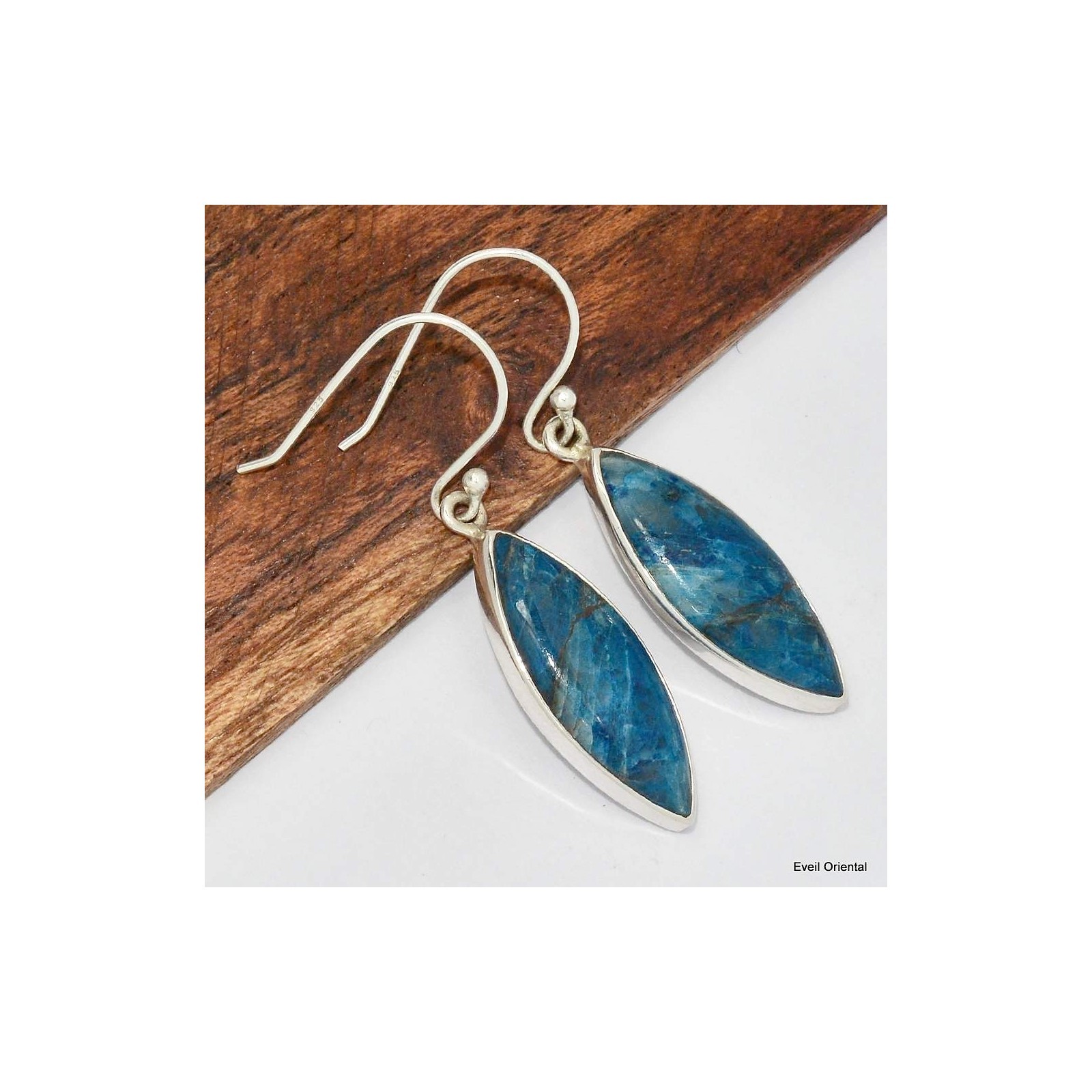 Boucles Shattuckite KC88.3 marquise pour habiller un visage ovale ou rond
