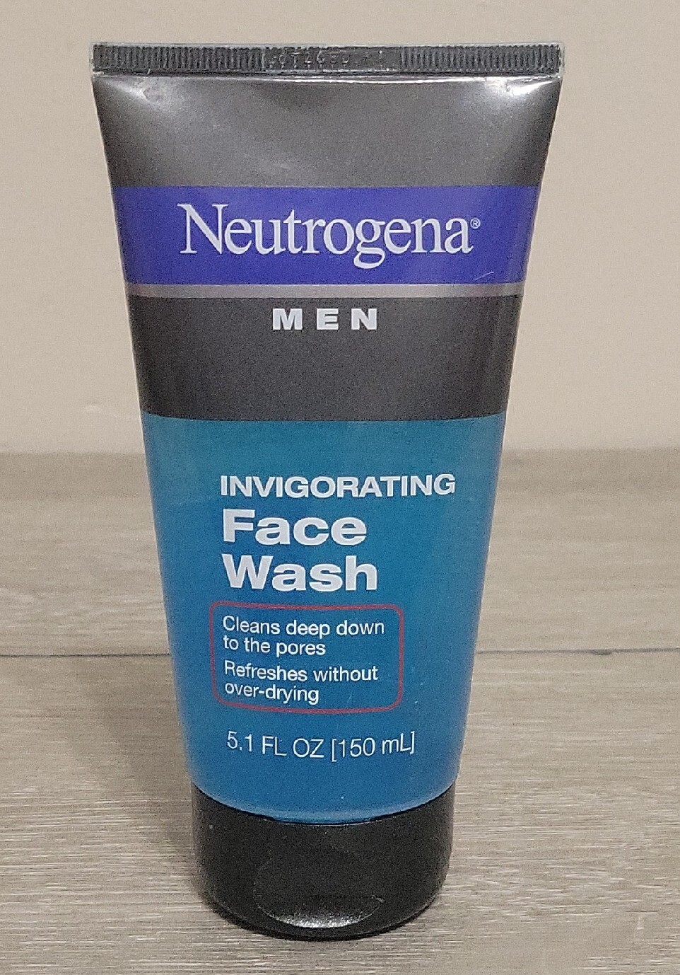 (1) Neutrogena Men Invigorating Face Wash Deep Cleansing 5.1 Fl Oz
