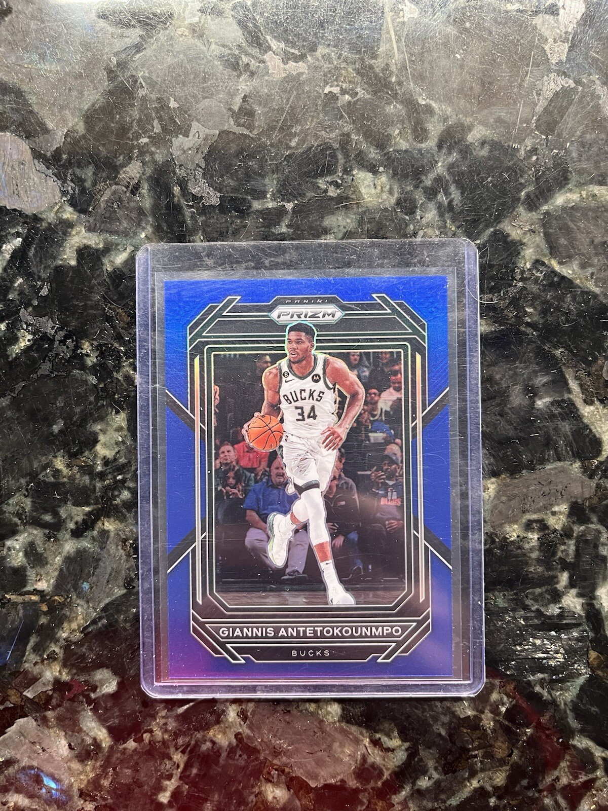 2022-23 Panini Prizm Giannis Antetokounmpo Blue /199 #96 Milwaukee Bucks