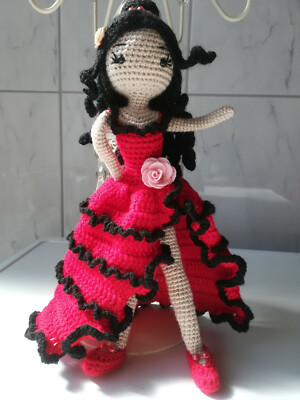 Amigurumi Tänzerin Karmen Häkelfigur Puppe Kinder Geschenk Handarbeit Neu
