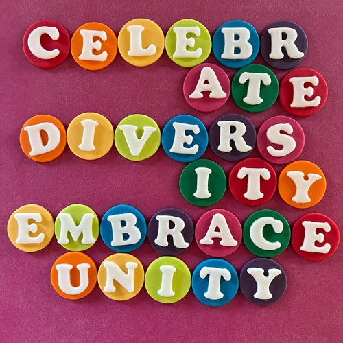 Topper torta commestibile lettere arcobaleno Dotty numeri età decorazioni compleanno cerchio - Foto 14 di 33