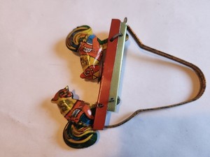 Vintage Tin Litho Metal Roosters Pecking Hand Squeeze Toy