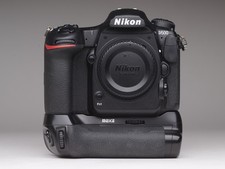 Nikon D500 scocca con impugnatura batteria Meike