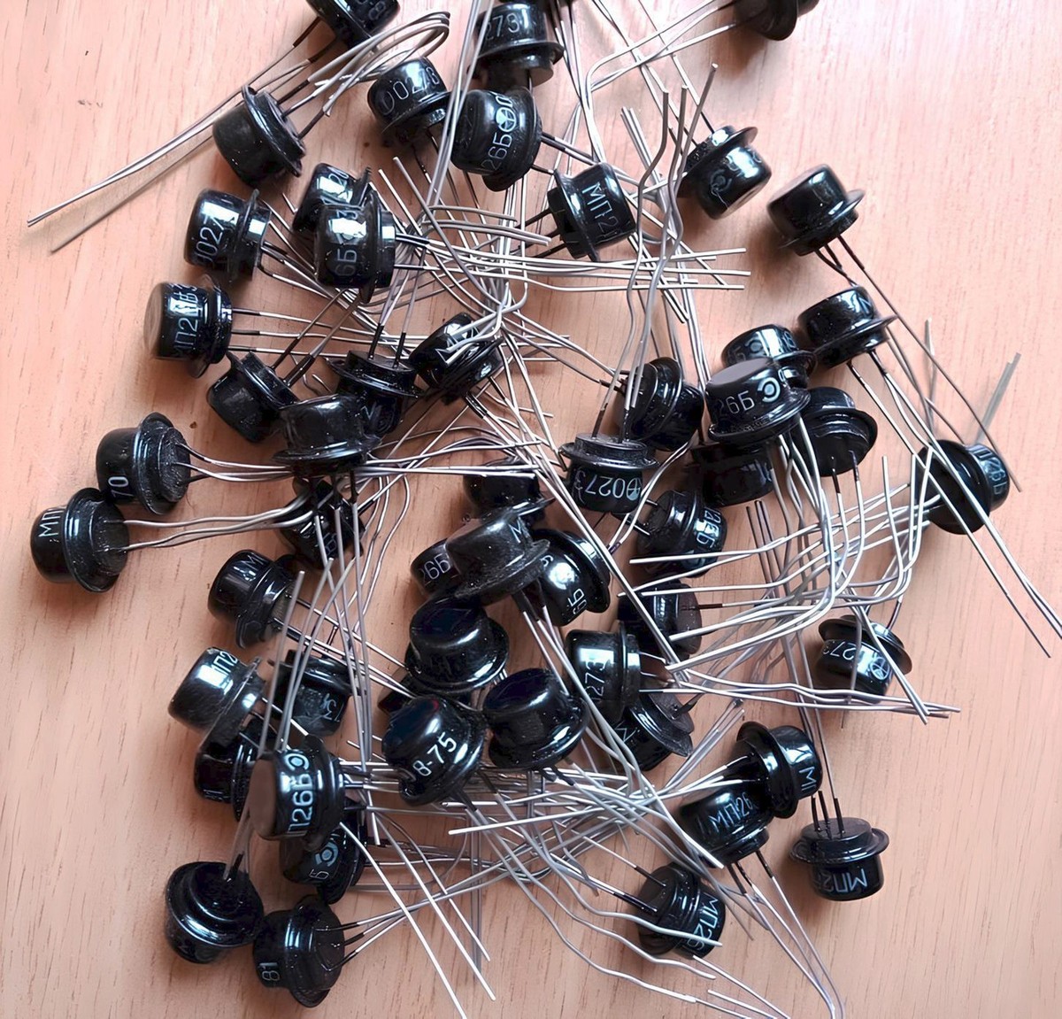 20pcs Black Germanium transistor PNP MP26B ~ NKT275 OC77 ACY17