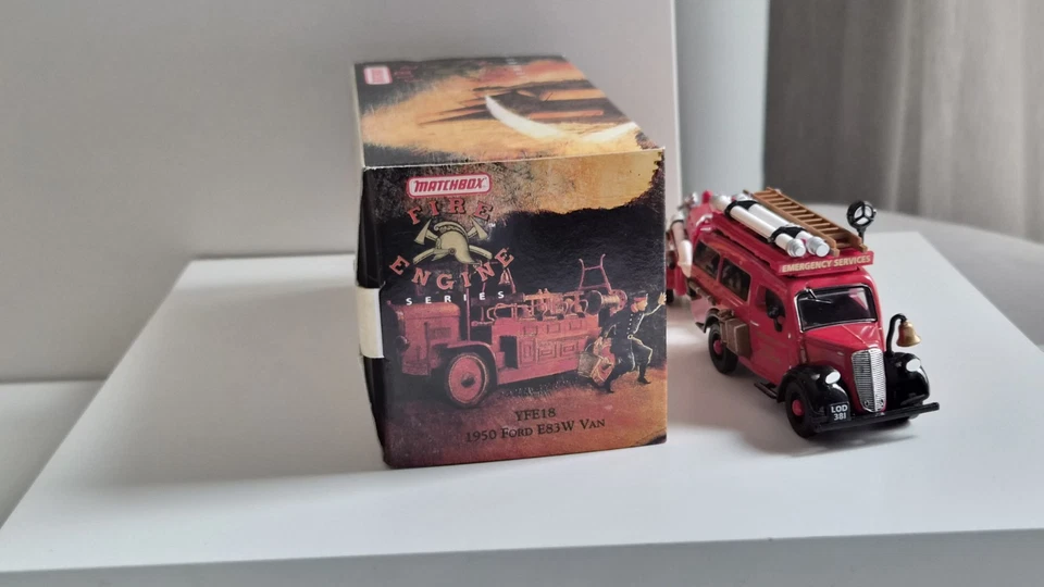 Matchbox models of yesteryear - YFE18 - Feuerwehr - 1950 Ford E83W Van OVP - Bild 3 von 4