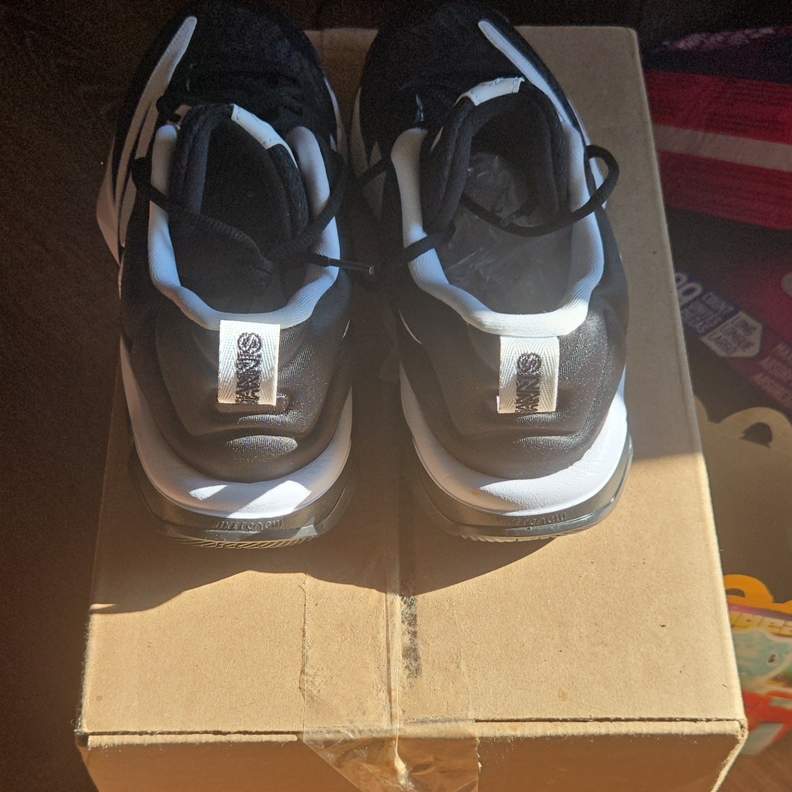 Nike Giannis Immortality Black/White Men's Low Top Basketball Sneakers thumbnail 3