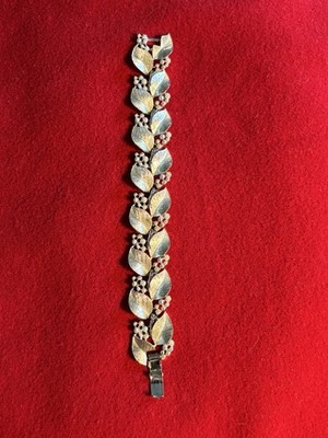 Vintage Lisner Silver Tone Leaf Rhinestone Berry Bracelet 7  Signed   LISNER