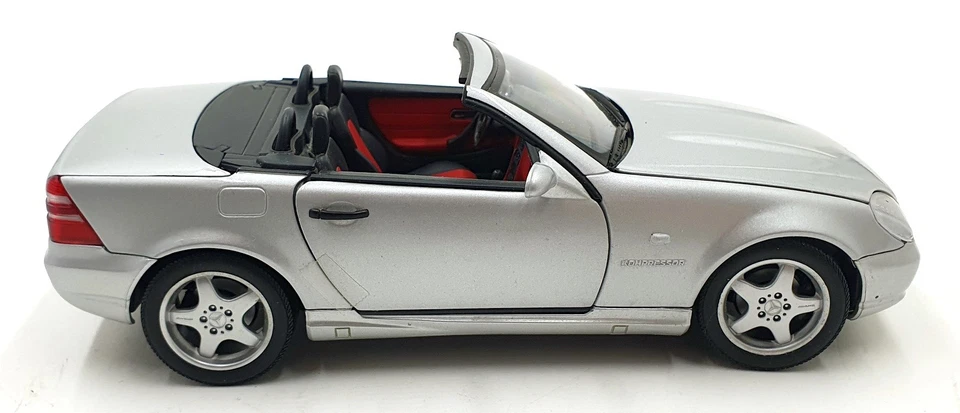 UT 1/18 Scale 101025C - Mercedes-Benz SLK AMG - Silver - Image 4 of 4
