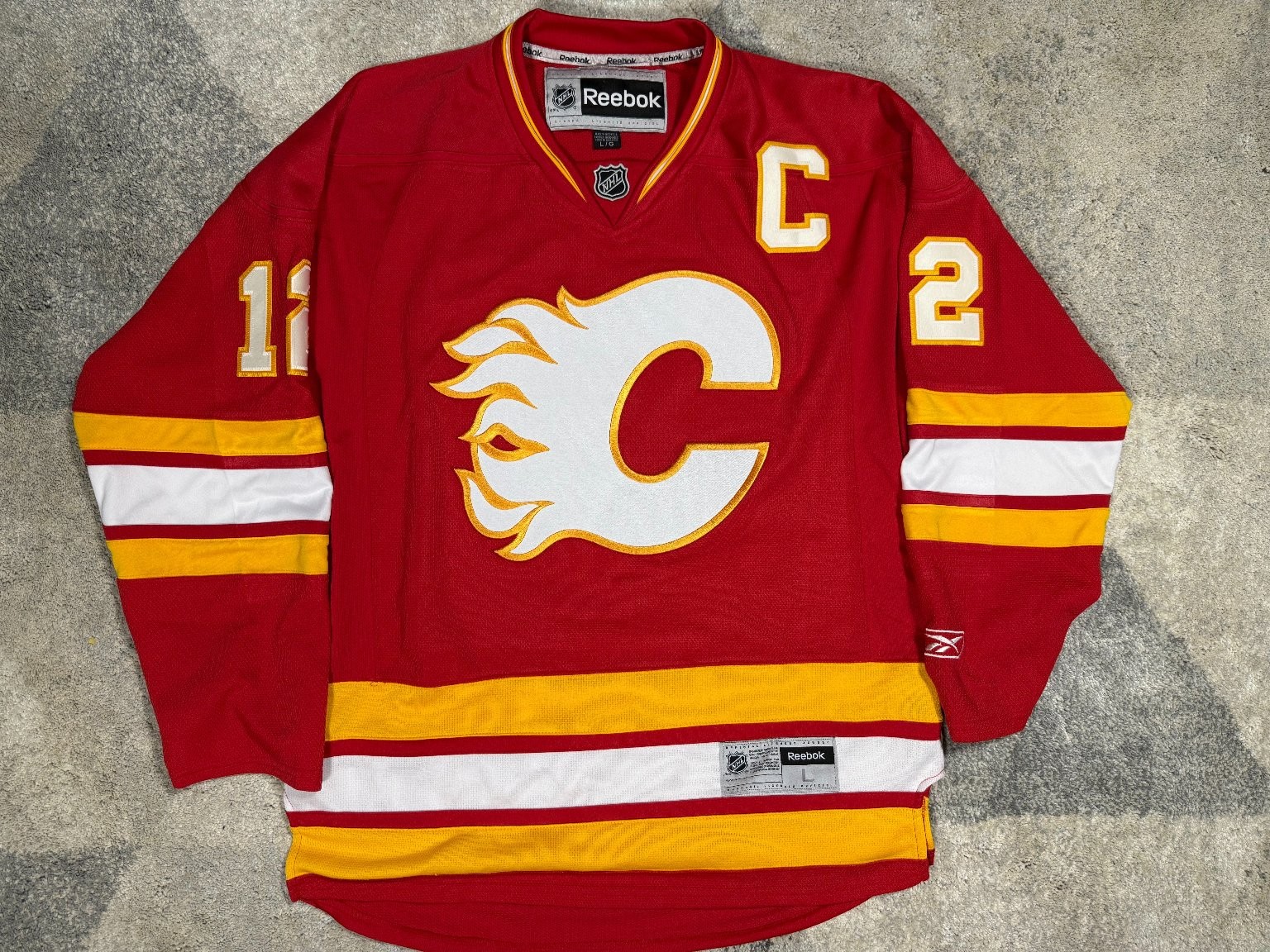 Calgary Flames Hockey Jersey #12 Reebok Nhl Large Captain C