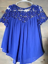 UMGEE  shirt size Small Short Sleeves blue lace insert pullover blouse casual