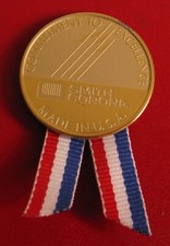 VINTAGE SMITH CORONA TYPEWRITER EXCELLENCE SERVICE AWARD RIBBON MEDAL USA !! thumbnail
