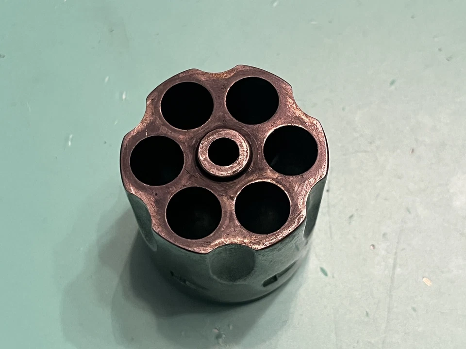 REVÓLVER DRAGÓN VIRGINIANO USADO INTERARMS CILINDRO AZULADO .44 MAG 6 REDONDO *USADO* Foto 3 de 4