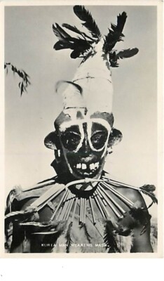 Kuria Mann trägt Maske - 16998