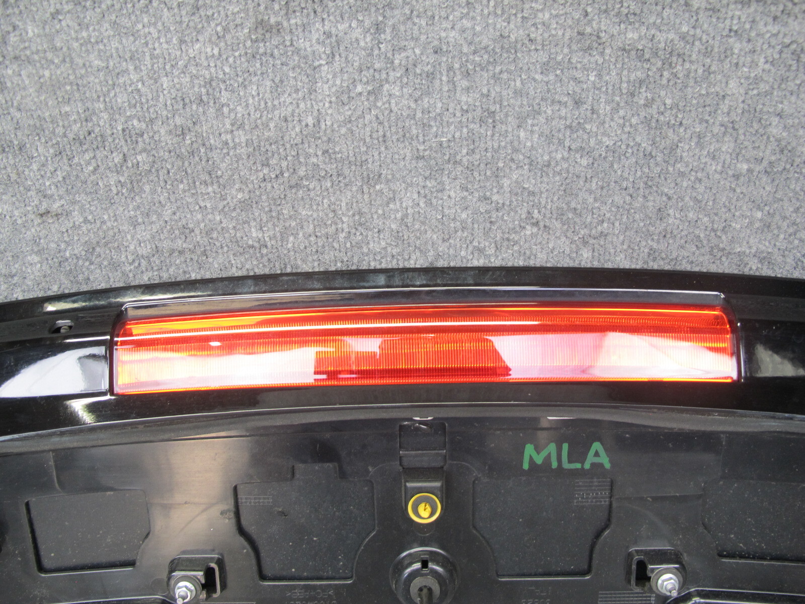 2017-2020 MASERATI LEVANTE M161 REAR TAILGATE SPOILER W BRAKE LIGHT 670040267