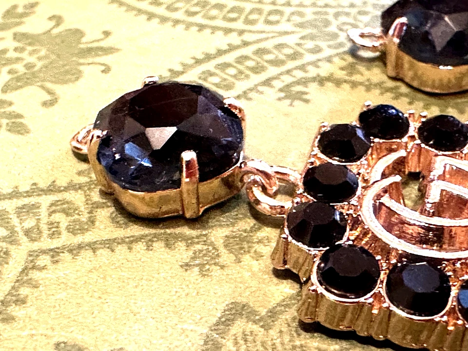 2pcs GUCCI Gold & Crystal  GG logo Charms /zip pulls rework into jewlry earrings - Image 2 of 4