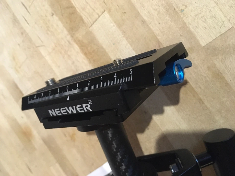 NEEWER Hand Stabiliser CAMERA Stand/Holder,Very Adjustable,DSLR,Canon,Nikon,Sony - Image 2 of 4