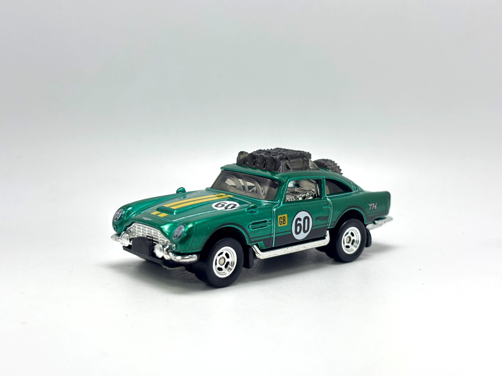 Hot Wheels 2027 STH Super Treasure Hunt # Aston Martin DB5 Safari Un-spun Loose