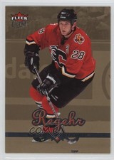 2005-06 Fleer Ultra Gold Medallion Robyn Regehr #34 1s7