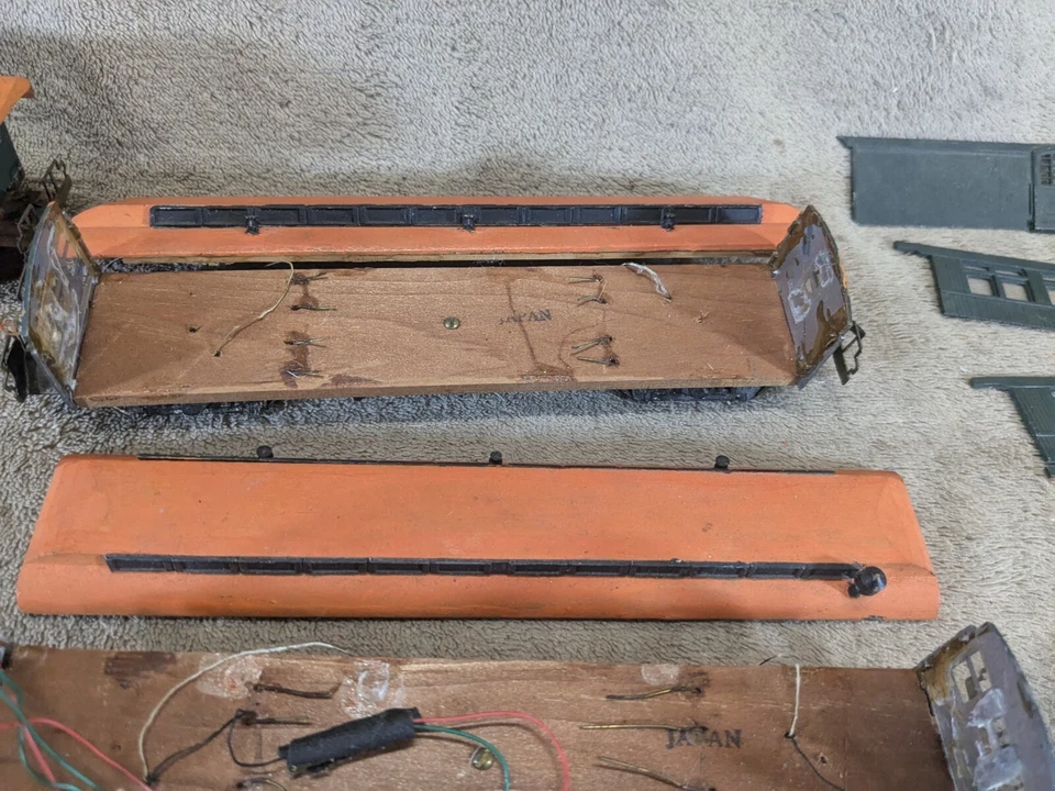 Lote de vagões de trem Varney 2033 peças vintage de madeira e metal - Imagem 3 de 4