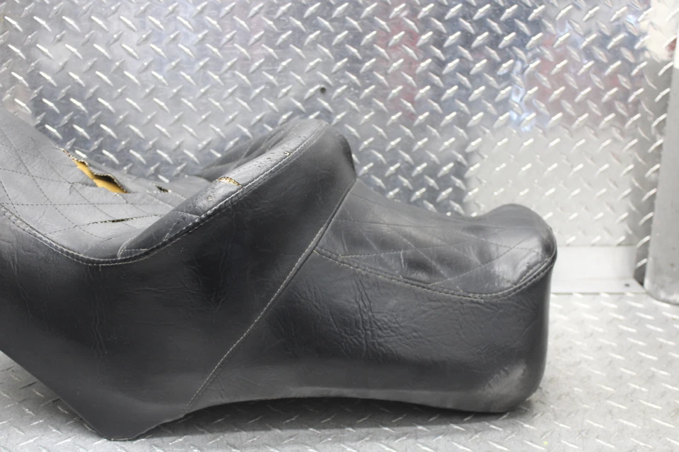 1982 YAMAHA VIRAGO 750 XV750 SEAT 5G5-W2472-00-00 - Image 2 of 4