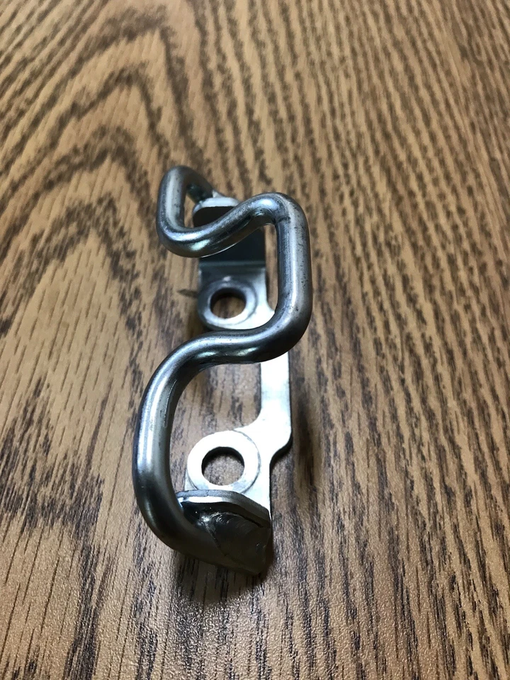 SOPORTE DELANTERO ASIENTO HONDA VFR800 INTERCEPTOR 2014-2015 PARTE # 17531-MJM-D10 Foto 2 de 4