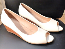 TG WOMENS SLIP ONOPEN TOE 2 INCH HEAL SIZE 8 US WHITE