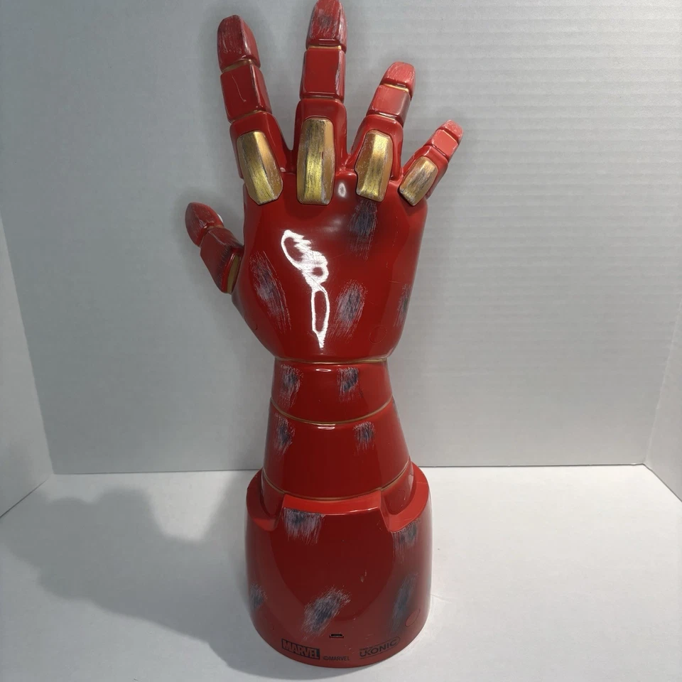 Светодиодная настольная лампа Marvel Comics Iron Man Gauntlet 14 дюймов Marvel Comics Ukonic - Изображение 4 из 4